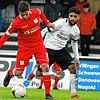 In etlichen Szenen vermochten sich die Villinger gegen die Gäste aus Backnang nicht entscheidend durchzusetzen. Hier schirmt TSG-Spieler ...
