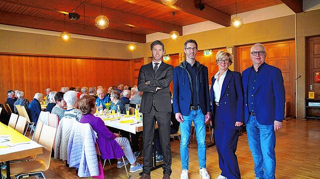 Das Unternehmen ist Familiensache. Thomas Burger (rechts) mit seiner Frau Silke und seinen beiden Söhnen Fabian und Manuel beim Treffen ...