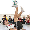 Egal, in welcher Position sich Patrick Bäurer auch befindet: Er beherrscht den Ball perfekt. Bild: Roger Müller