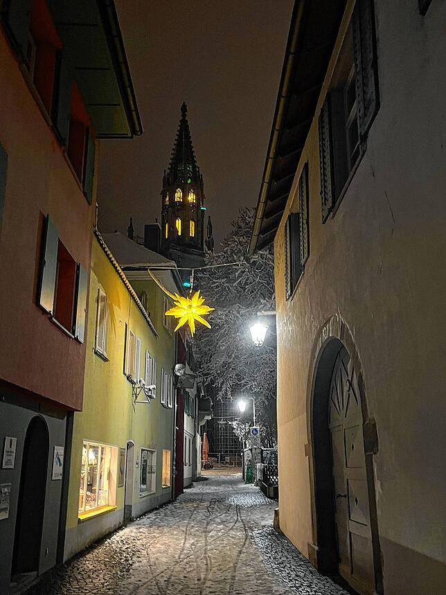 Die Stadt verwandelt sich in ein Winterwunderland