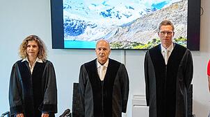 Astrid Henrichs, Richterin am Oberlandesgericht, Rolf Meyer, Vorsitzender Richter am Oberlandesgericht und Henning Kampf, Richter am ...