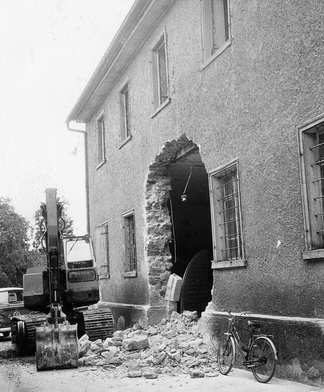 Das alte Nenzinger Rathaus wurde in den 1970ern abgerissen und neu gebaut.