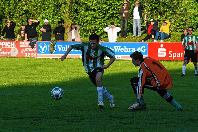 Bild 5: Erinnerungen ans letzte Rheinfelder Derby auf der Richterwiese am 6. Mai 2009