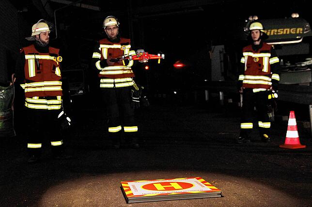 Bild 19: Feuerwehr, THW und DRK üben gemeinsam den Ernstfall. Hier gibt es die Bilder!