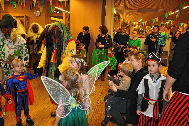 Bild 23: Narren befreien Kindergartenkinder in Hepbach und Leimbach – Die schönsten Bilder!