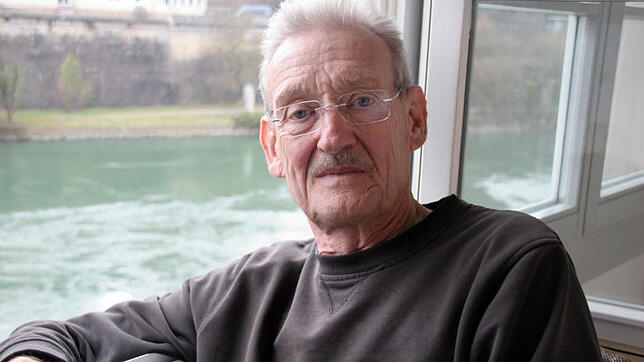 Für den Schriftsteller Christian Haller ist es einfach wunderbar, am Fluss zu wohnen. Der Rhein ist ihm eine Quelle der Inspiration.
