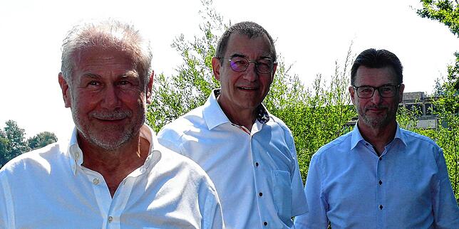 (von links) Paul Keller, Gemeindepräsident von Gottlieben, Andy Koch, Projektcoach im Kompetenzzentrum Erneuerbare Energie-Systeme ...