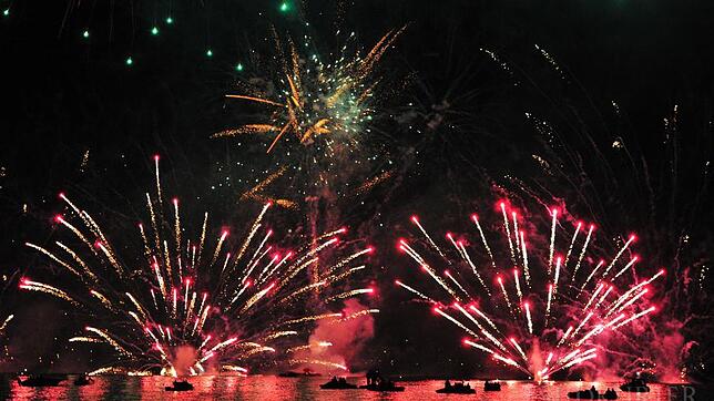Ein farbenprächtiges Feuerwerk bildete am Samstagabend auf dem See den Höhepunkt des diesjährigen Seehasenfestes.