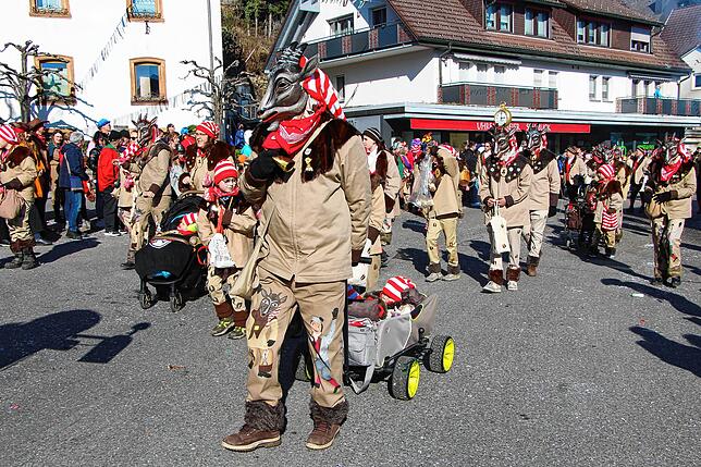 Bild 24: Bonndorf durch Zeit und Raum: Alle Bilder vom Fasnachtsumzug 2025