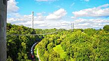 Die Neckarline soll sich über das Neckartal spannen bis in Richtung des Aufzugtestturms (im Hintergrund), wie eine Computersimulation ...