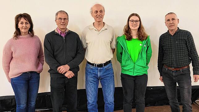 Der Bund für Umwelt und Naturschutz Deutschland (BUND) Gottmadingen hat Professor Wolfgang Ertel (Mitte) von „Scientists for Future“ ...