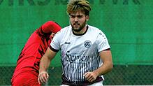 Kevin Schneider (weißes Trikot) hat für den SV Deggenhausertal bereits zehnmal in dieser Saison getroffen.