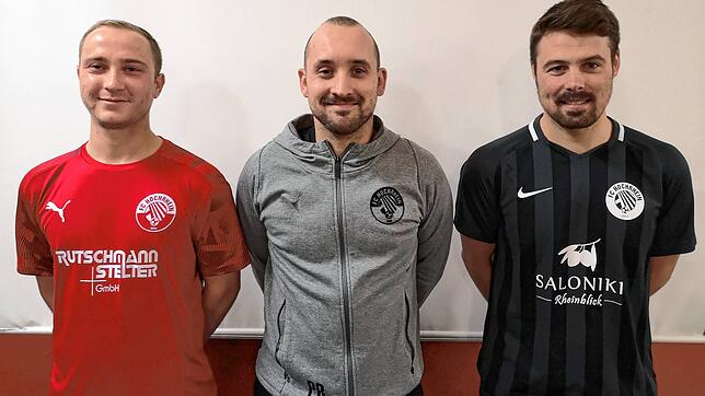 Neue kamen schon im Winter: Beim FC Hochrhein tat sich im Sommer nichts, dafür freute sich Trainer Philip Brandl (Mitte) bereits vor ...