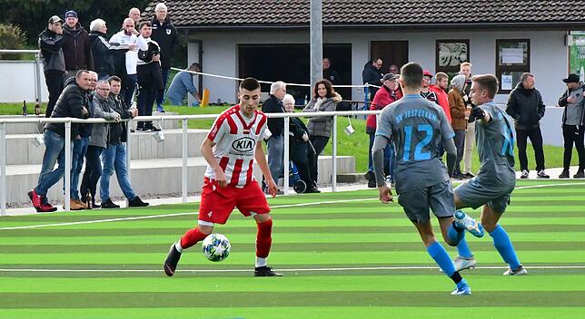 Bild 3: SV Jestetten besiegt den FC Tiengen 08 auf dem Kunstrasen in Erzingen mit 2:0 &ndash; und wir haben Bilder!