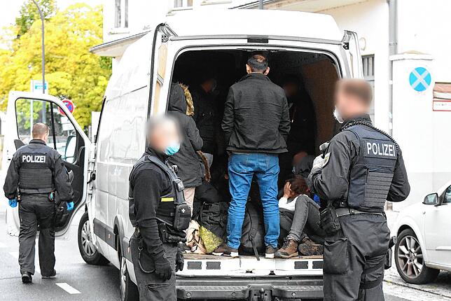 Am 11. und 12. Oktober 2021 registrierte die Bundespolizei in Ludwigsdorf (Sachsen) insgesamt 57 illegale Grenzübertritte. Nahe des ...