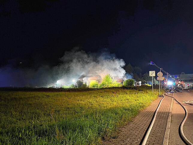 Rauchschwaden an der Bahnschiene.