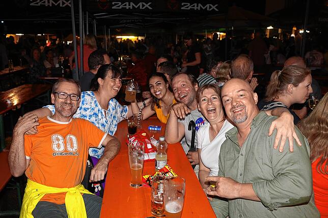 Bild 24: Party im Konstanzer Vorort: Auf dem Dingelsdorfer Herbstfest treffen sich Jung und Alt