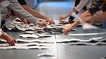 Ohne Wahlhelfer funktioniert eine Bundestagswahl nicht. Unter anderem zählt zu ihren Stimmzettel auszuwerten.