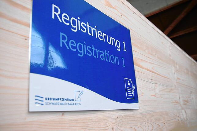 Das Kreisimpfzentrum in der Schwenninger Tennishalle ist bis in Details durchorganisiert.