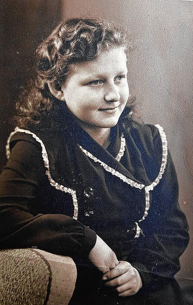Helga Heinath war zehn Jahre alt als der Zweite Weltkrieg 1945 zu Ende gegangen ist. Dieses Foto zeigt sie in jungen Jahren.