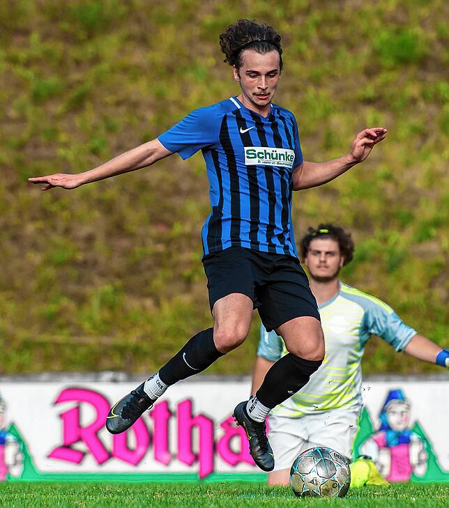 Trifft zwei Mal: Sowohl beim 3:1 in der Liga als auch beim 5:1 im Pokal gehörte Alessio Tenhibben (vorn auf unserem Archivbild) für die ...
