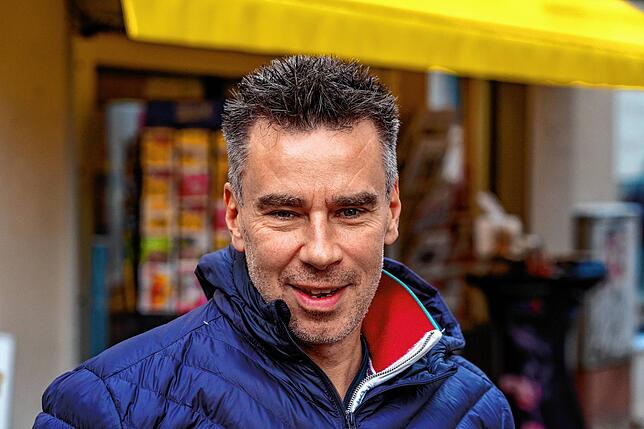 Michael Gronert vor seinem Lotto-Geschäft, welches ab Januar 2022 an einen neuen Betreiber übergeht.