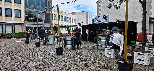 Zahlreiche Gäste treffen sich hier zur Afterwork.