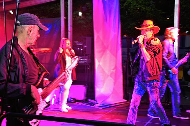 Bild 22: Tausende Besucher feiern beim Stadtfest