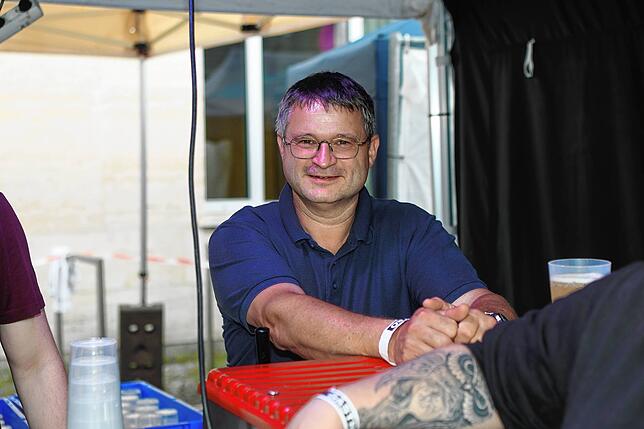 Bild 3: Trotz Regen gute Stimmung auf dem Hohentwielfestival- hier gibt‘s die schönsten Fotos