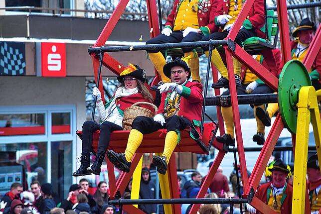 Sind mit ihrem Elfer-Rad immer ein Blickfang. Der Elferrat der Narrenzunft Kehrwieder Mundelfingen.