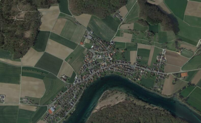 Büsingen von ganz oben betrachtet. Die deutsche Hochrheingemeinde ist von der Schweiz umgeben.