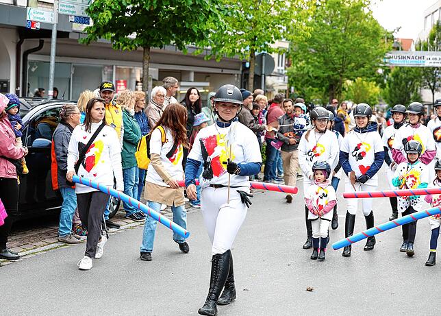 Bild 19: Reitturnier mit fulminantem Start