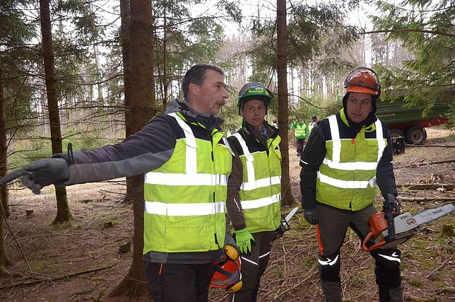 Bild 6: Bis der Funken trotz Sturmtiefs brennt: Unterwegs mit der Funkenmannschaft Markdorf