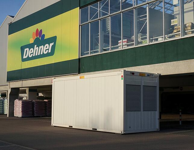 Blick auf den Test-Container in der Parkgarage des Dehner Gartencenters in Tiengen – ab Montag kann der Container für einen ...