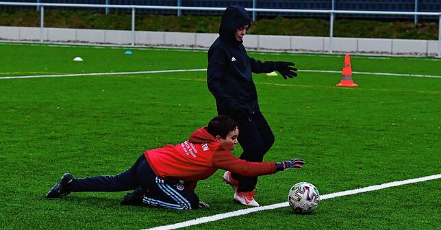 Bild 4: Eindrücke vom Training der E-Junioren des SV Jestetten nach der Corona-Pause