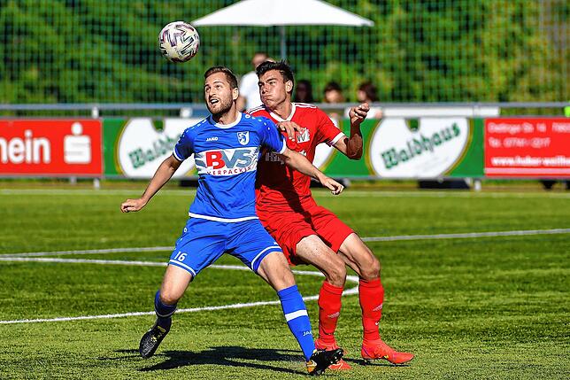Bild 39: Spitzenreiter FC Erzingen setzt sich mit 5:0 beim FC RW Weilheim durch &ndash; und wir haben die Bilder!