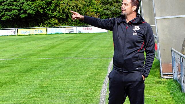 Stand beim 0:7 gegen F.A.L. zum letzten Mal für den FV Walbertsweiler-Rengetsweiler an der Seitenlinie: Trainer Daniel Schwager.