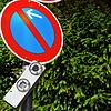 Dieses seltsame, Kamera-ähnliche Gerät an einem Schild an der Kreuzung der Walchner- und der Untertorstraße sorgte bei einem Leser für ...