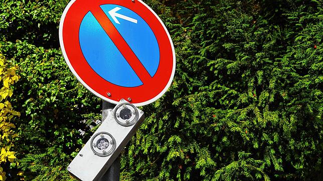 Dieses seltsame, Kamera-ähnliche Gerät an einem Schild an der Kreuzung der Walchner- und der Untertorstraße sorgte bei einem Leser für ...