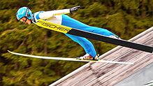 Rauf auf die Schanze und ab in die Luft: Nils Mutterer aus Bernau ist beim Skispirngen in seinem Element. Bild: Jan Simon Schäfer