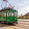 Der Wagen 47, „Anggebliemli“, auf der Dreirosenbrücke, ist das älteste betriebsfähige Basler Tram.