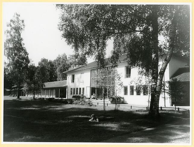 Das Strandbad Friedrichshafen wurde 1927, an der Stelle, an der bereits 1846 das Männerbad stand, eröffnet und blieb trotz Umbau und ...