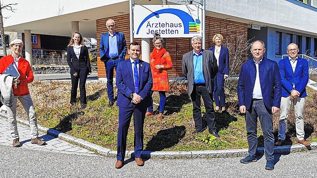 Gemeinsam neue Wege gehen. Die acht Genossen und ihr Prokurist: Karl-Heinz Dietermann, Marion Frei, Thomas Asael, Andreas Morasch, ...