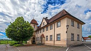 Das alte Schulhaus in Bichtlingen. Teile davon sollen künftig zu einem Dorfgemeinschaftshaus umgebaut werden.