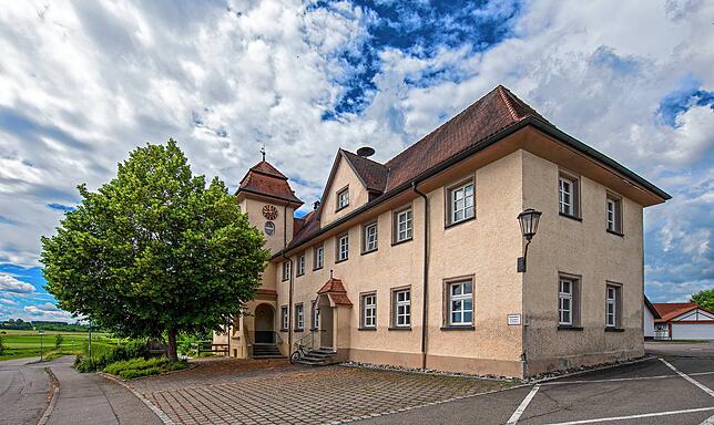 Das alte Schulhaus in Bichtlingen. Teile davon sollen künftig zu einem Dorfgemeinschaftshaus umgebaut werden.