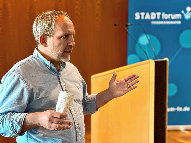 Simon Blümcke erklärt, wie er die Häfler Innenstadt attraktiver machen würde.