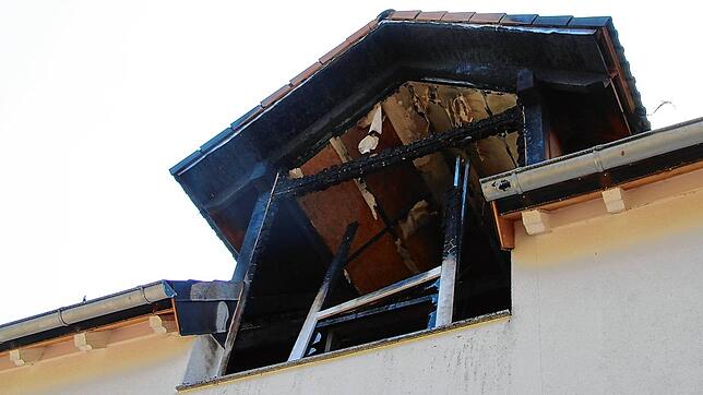 Derzeit nicht mehr bewohnbar ist dieses Haus an der Bräunlinger Lützelbergstraße nach einem Brand am Freitag, 26. Juli.