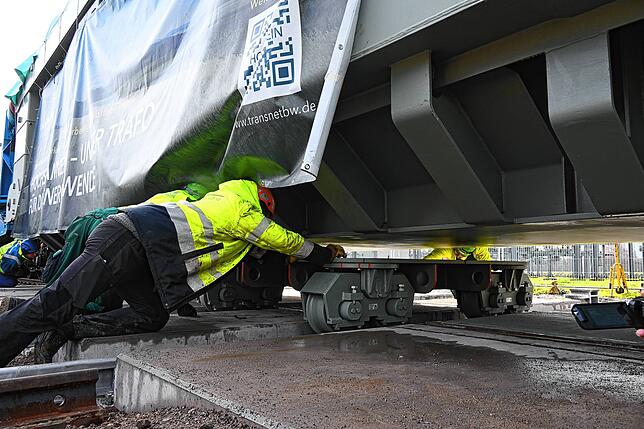 Bild 20: 300 Tonnen schwerer Trafo-Transport – Das sind die Bilder!