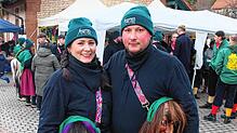 Zunftmeisterin Janine Krupa und ihr Stellvertreter Marcel Granget bei ihrer ersten Hexentaufe.