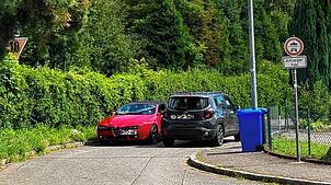 Der Bypass des Hebelwegs ist ein vielbefahrener, aber verbotener Schleichweg von Autofahrern, die die Baustelle in der Schulhausstraße ...